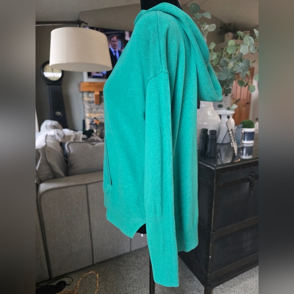 CABI- Women's Green Hooded Sweater W/Kangaroo pocket  Size med - Picture 5 of 7